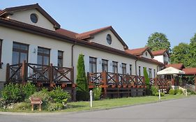 Red Deer Hotel